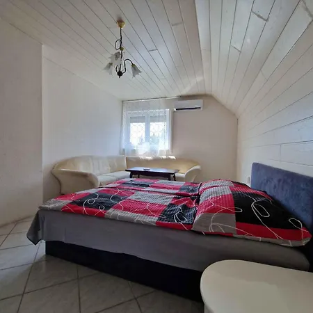 In - Balaton 19160 アパート