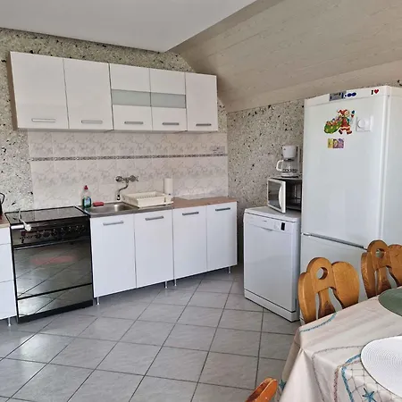 In Balatonlelle/balaton 19160 Apartman *