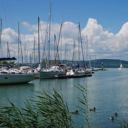 דירה In Balatonlelle/balaton 19160 *